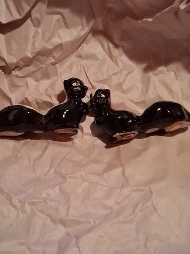 Vintage skunks salt - &, pepper